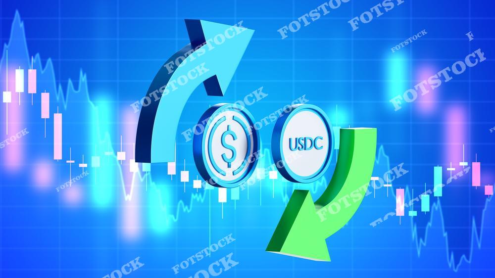 На изображении монеты USD Coin, окруженные стрелками, символизирующими обмен или движение. Фон из финансовых графиков усиливает ассоциацию с торговлей и динамикой криптовалют. Фото связано с цифровыми платежами, инвестициями и операциями на рынке.