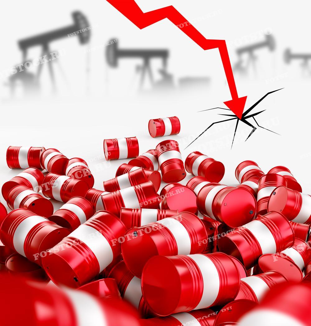 Красная стрелка, указывающая вниз, и разбросанные нефтяные бочки на фоне размытых изображений нефтяных вышек. Символизирует падение цен на нефть и снижение доходов в нефтяной индустрии.