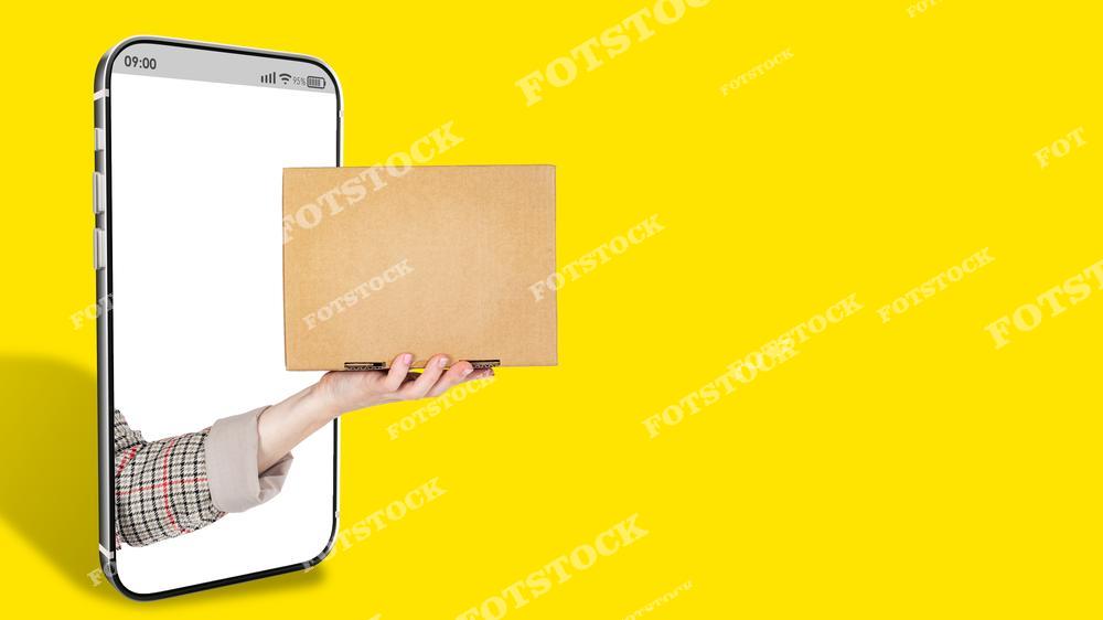 Цифровая иллюстрация процесса онлайн-доставки. Рука, выходящая из экрана смартфона и держащая коробку, символизирует удобство интернет-магазинов и быструю доставку товаров. Яркий фон подчеркивает инновационный подход к электронной коммерции.