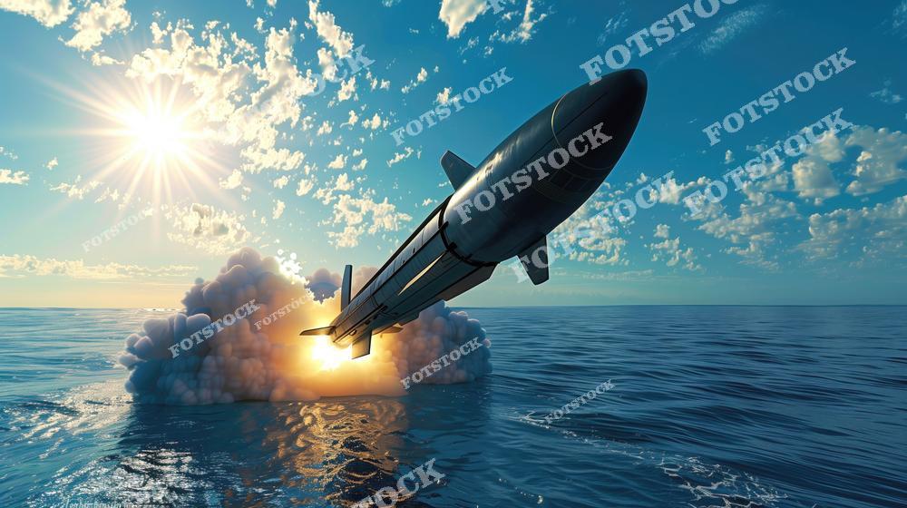 На снимке баллистическая ракета выходит из воды в момент запуска, оставляя за собой облако дыма и огня. Солнечное небо и морская гладь создают контраст между природой и высокими технологиями. Мощь и точность отображены в динамике этого действия.