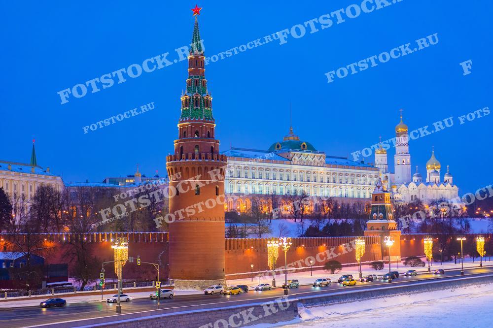 Эта фотография подходит для использования в материалах, посвященных рождественским и новогодним праздникам, а также в туристических публикациях о Москве.