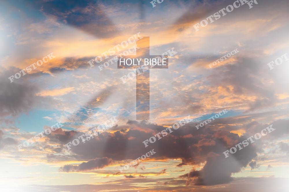 На изображении крест с надписью "Holy Bible", расположенный на фоне живописного заката. Облака и мягкий свет создают ощущение духовного покоя и благодати. Композиция символизирует христианскую веру и связь с божественным.