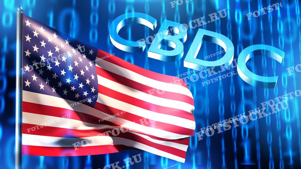 Изображение демонстрирует флаг США и надпись CBDC на фоне цифрового кода. Это символизирует введение цифровой валюты центрального банка (CBDC) в Соединенных Штатах. Цифровой код подчеркивает важность технологий и данных в современной финансовой системе. Сцена ассоциируется с инновациями в банковской сфере и цифровизацией экономики.