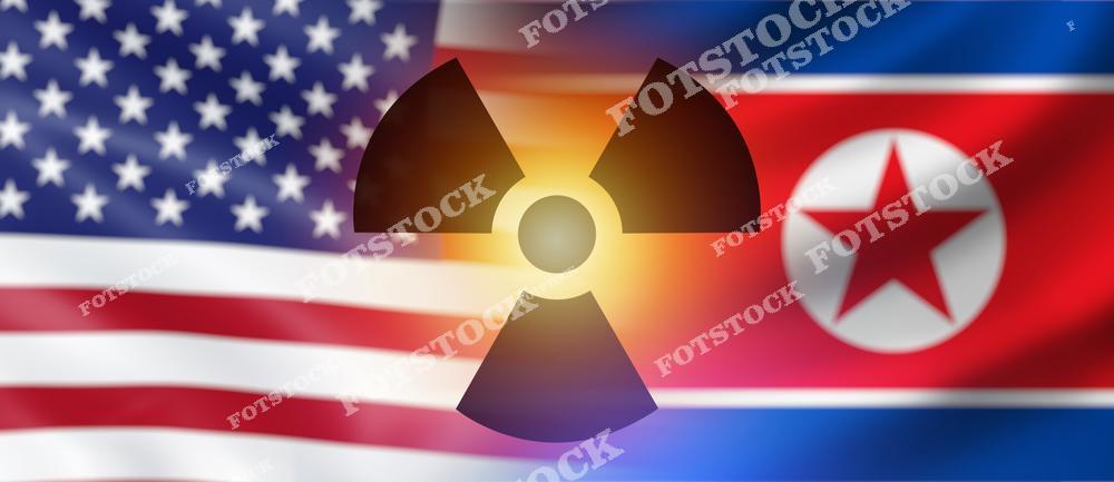 На изображении знак радиационной опасности, помещенный между флагами США и Северной Кореи. Композиция отражает ядерное противостояние и глобальные вызовы безопасности.